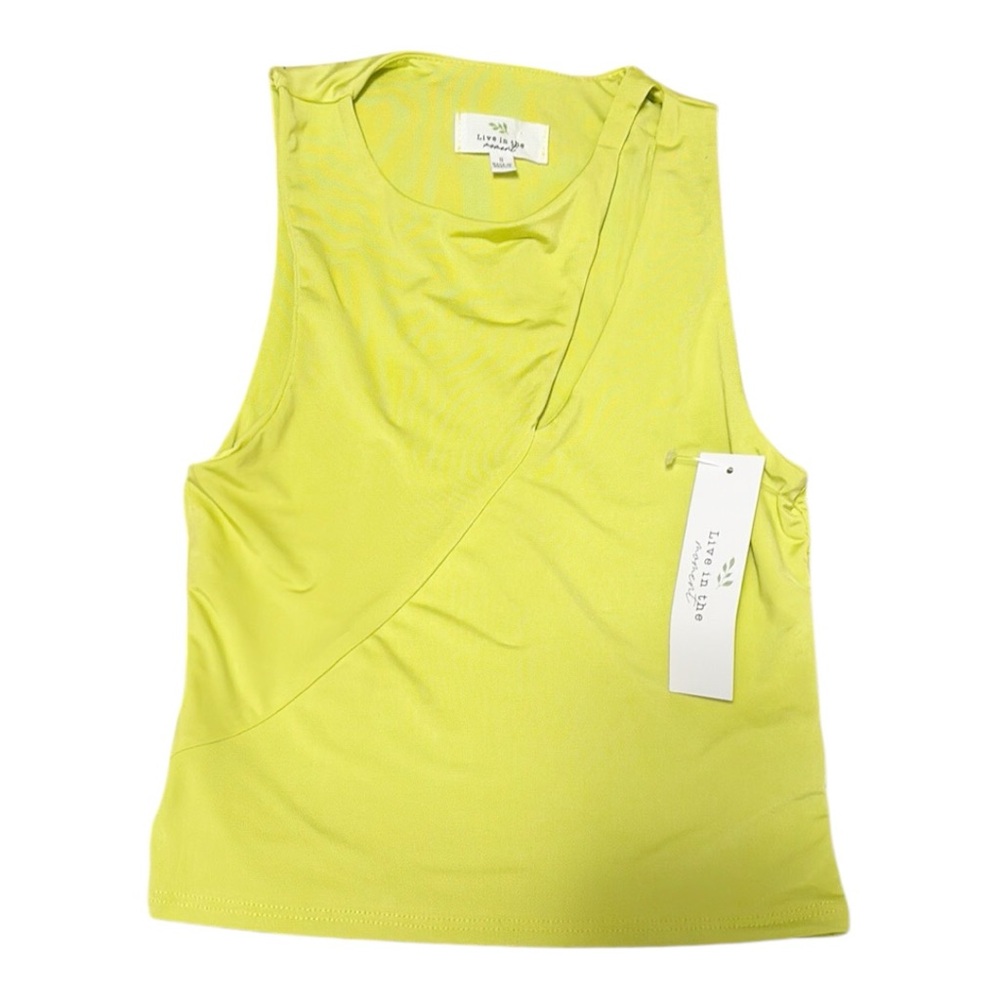 73. Live in the moment NWT Cutout Tank Top